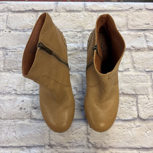 Lucky Brand - 8.5