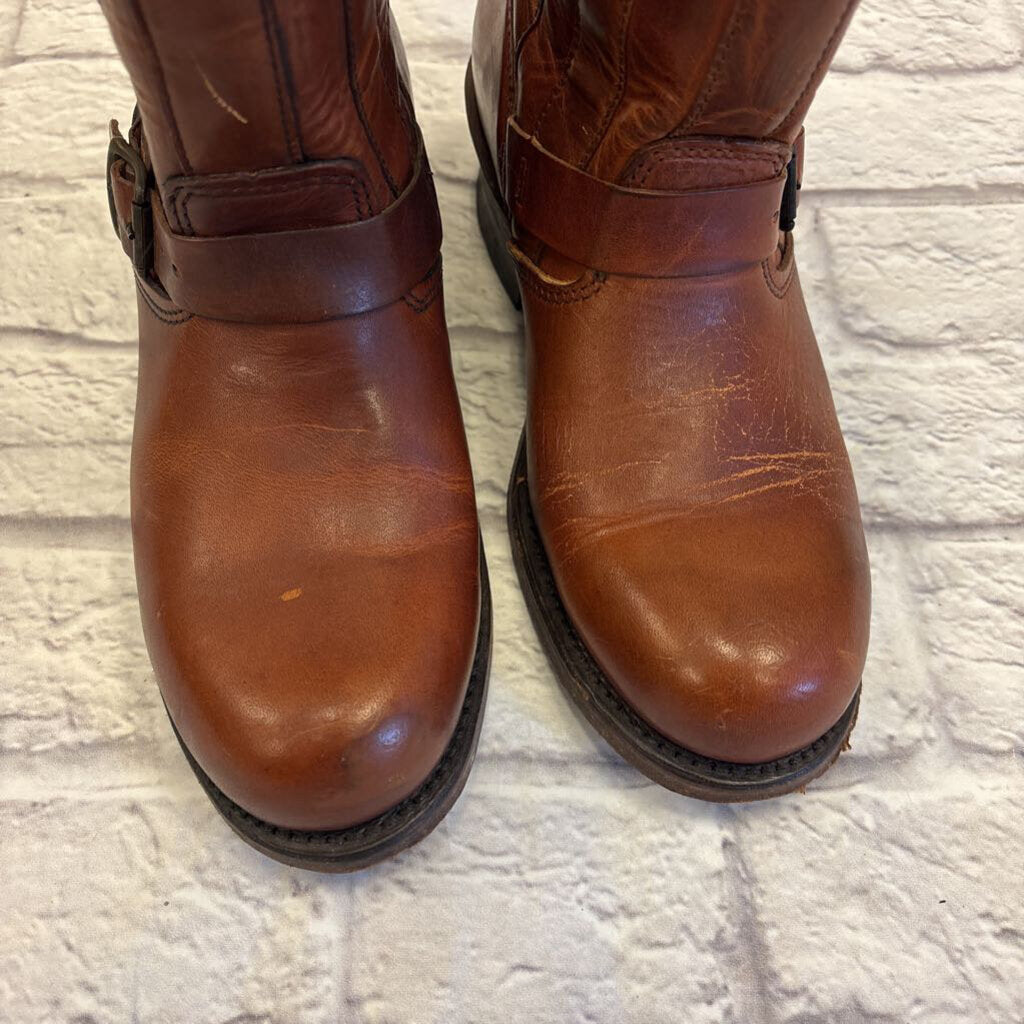 Frye - 8.5