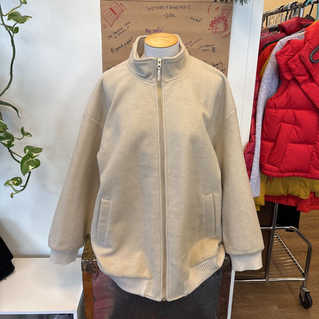 Anthropologie - Medium