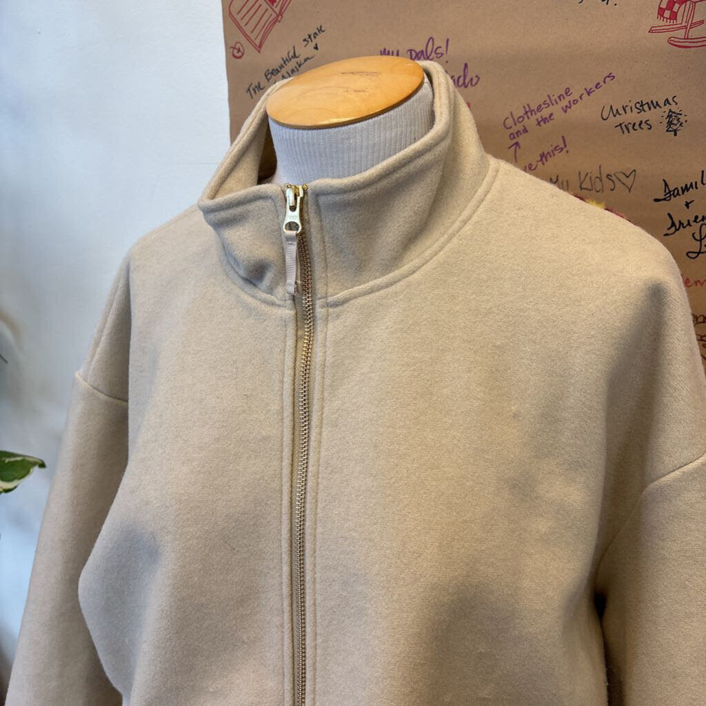 Anthropologie - Medium